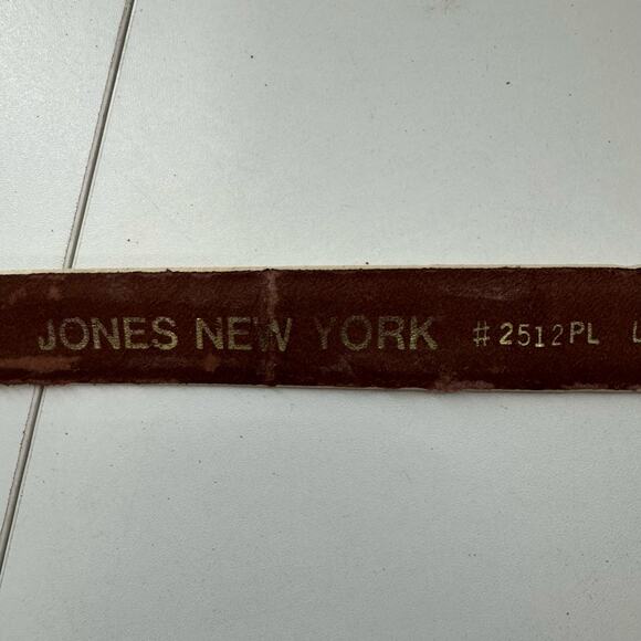 Vintage 1980s Ivory Gold Buckle Jones New York Belt Made in Taiwan - Picture 2 of 7